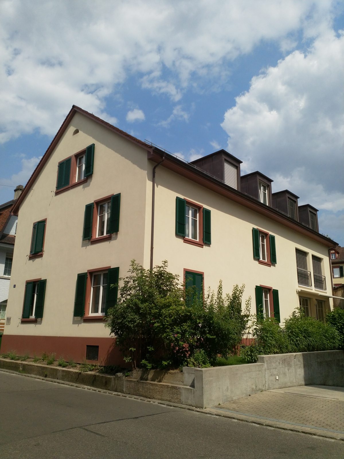 Gellertkirche Basel, Zu vermieten: Zimmer mit Familienanschluss