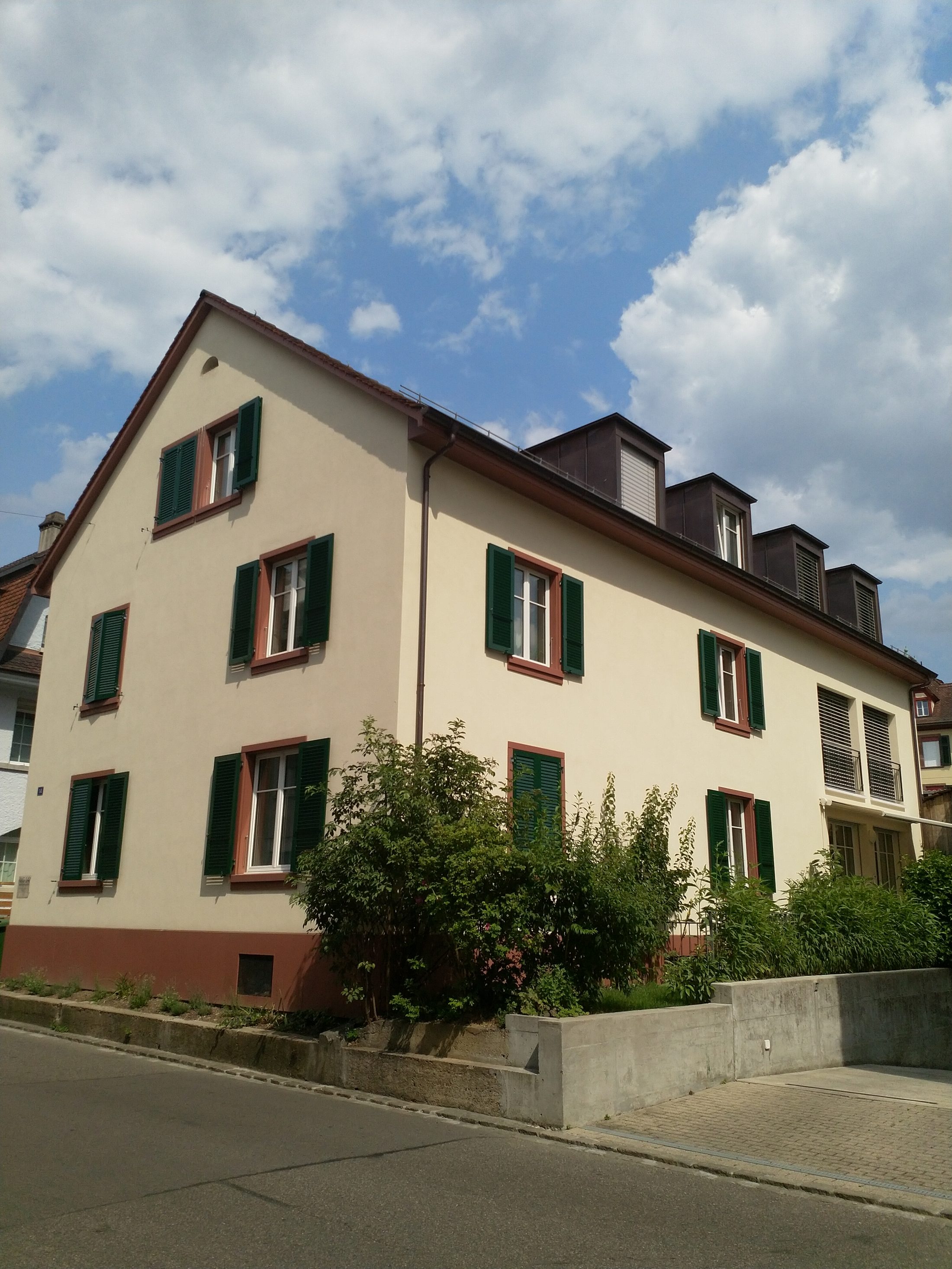 Gellertkirche Basel, Zu vermieten: Zimmer mit Familienanschluss